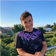 Me podría defininir como una persona competente, tranquila, paciente y responsable